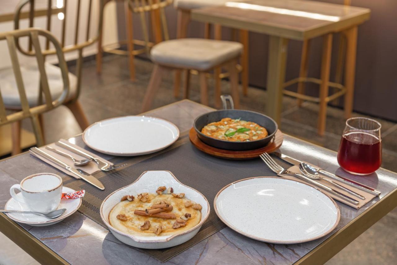 Hellenic Vibes Smart Hotel Athen Eksteriør billede A table at a restaurant