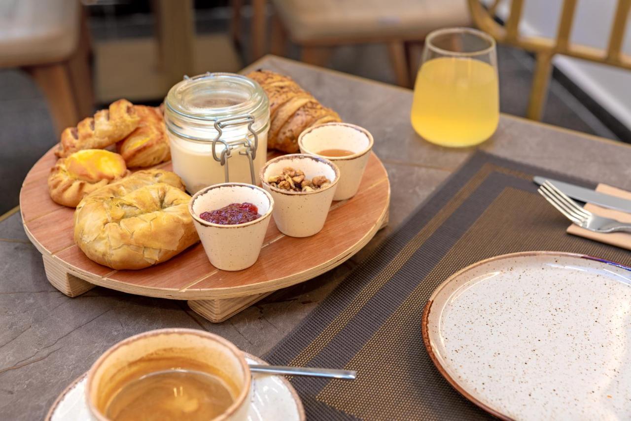 Hellenic Vibes Smart Hotel Athen Eksteriør billede Breakfast at the hotel