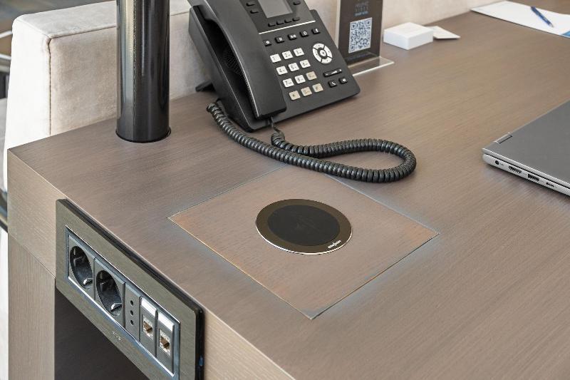 Hellenic Vibes Smart Hotel Athen Eksteriør billede A tabletop wireless charger